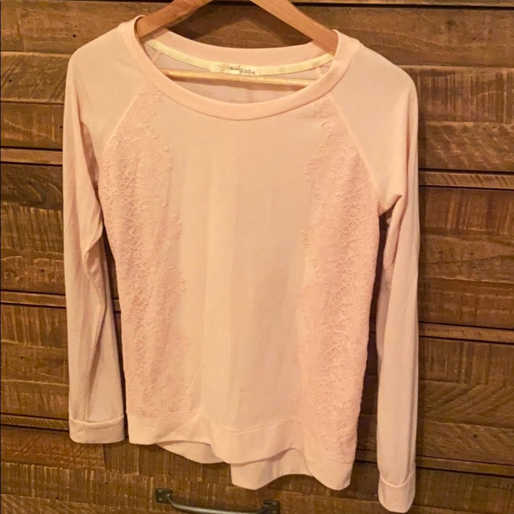 pale pink laced vtg long sleeve